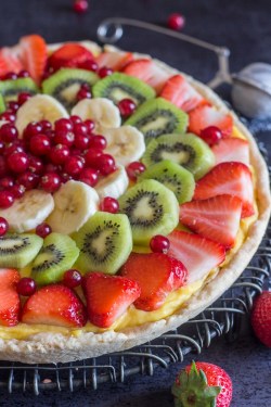 foodffs:  Homemade Fruit Pizza DessertFollow for recipesIs this how you roll?