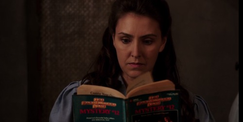 Gretchen Chalker of Unbreakable Kimmy Schmidt reading Dawn And The Surfer Ghost by Ann M. Martin