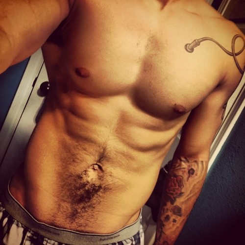 roheartlessro:  essfitcee:  Nilo and body, his lips is luscious af.   He’s sexy 😍
