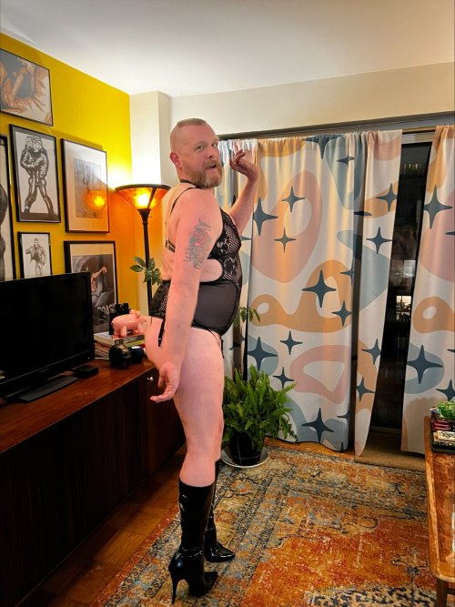Had A Great Time Tonight With A Diaperboy! He Got Some Great Sissy Pics Of Me. I Love Myself Like This!