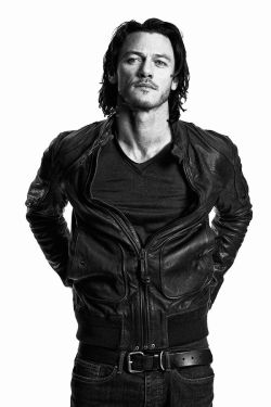 thetantum:    Luke Evans, by Sarah Dunn 