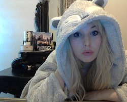 la-loup:  This is my snuggle robe :)