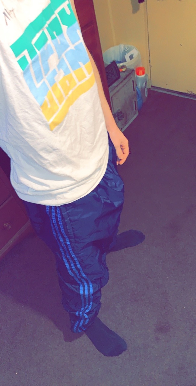 jockboyoh21:   i love these trackies. https://onlyfans.com/ikella1992 