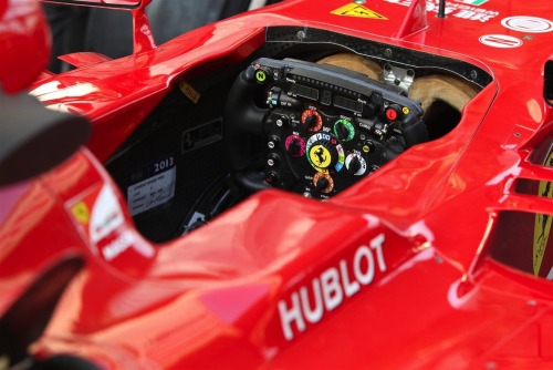 Los habitáculos de la Ferrari 138, del Sauber C32, y del Toro Rosso STR8 para el Gran Premio de Chin