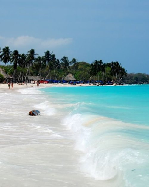 lovenaturepics:Playa Blanca, Cartagena, Colombia