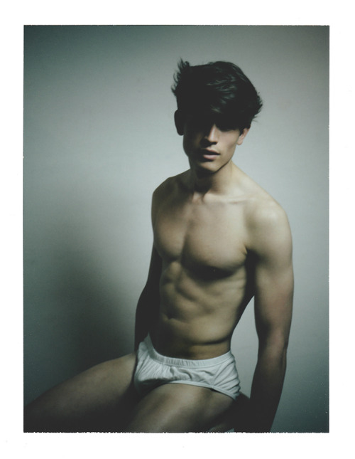 mrpolaroid:  Stunning Luc