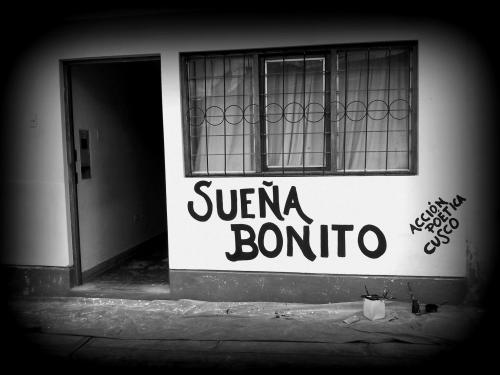 somospoesia:  Sueña conmigo… Buenas noches! :)  Somos Poesia en Facebook Somos Poesia en Twitter 