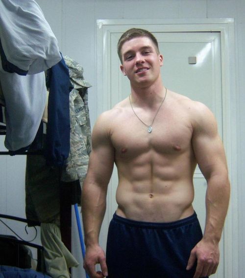fitbufflads:  thorspage:  WOOF WOOF !!!!!!!!!!!!!!!!!! Thor’s Page  OMFG  Hot
