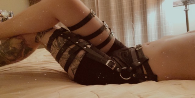 quietftmperv:Trans man in leg harnesses, anyone? 