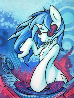 twilightsprinkle:  Vinyl Scratch! by drawerfun