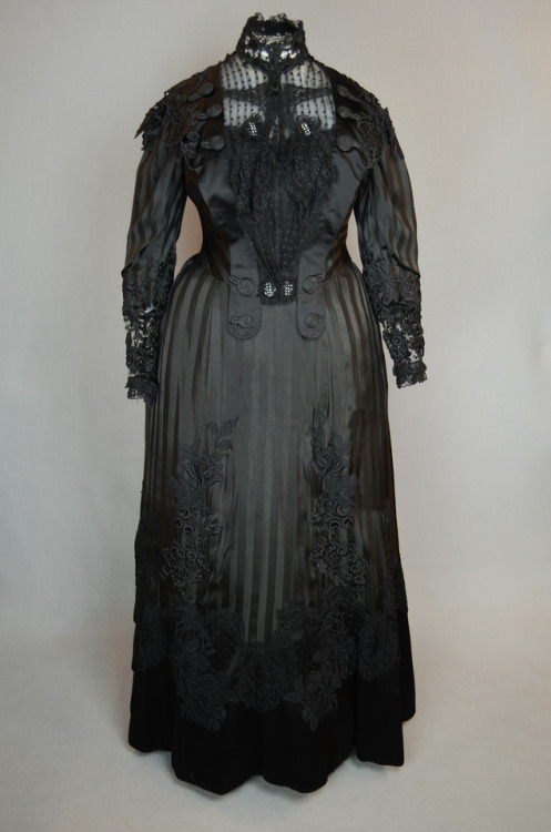 Mourning dress ca. 1900From the Irma G. Bowen Historic Clothing Collection at the University of New 