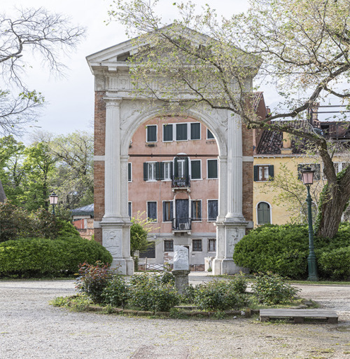 #OPENGIARDINI
The Fourth Unfolding Pavilion
The fourth Unfolding Pavilion, a pop-up exhibition concept inspired by the space it occupies on each occasion, opened on May 19 in the setting of the 18th Venice Architecture Biennale’s vernissage....