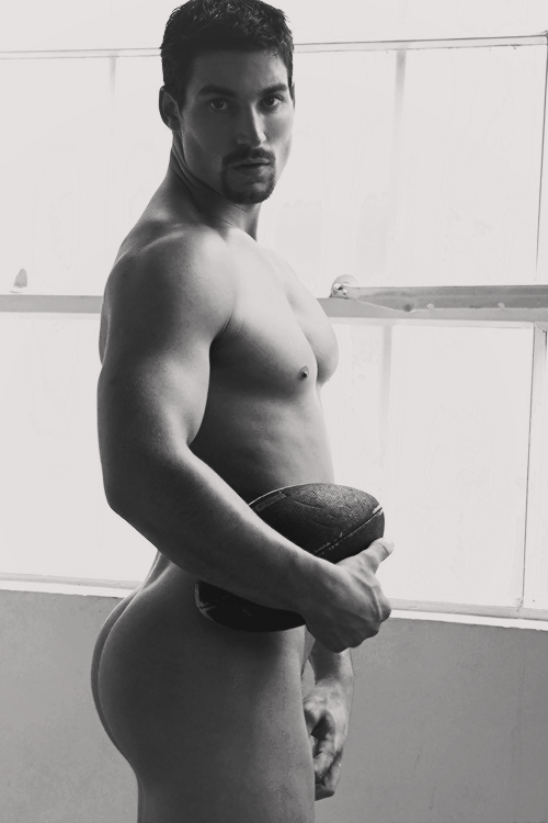 gaymadridboy:  Kevin Falk 