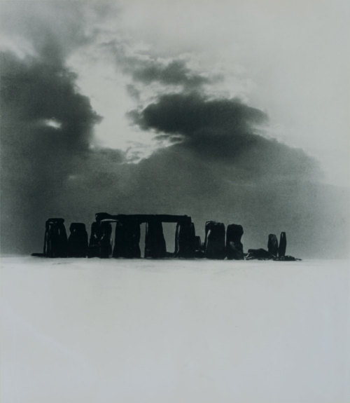 les-sources-du-nil:Bill BrandtStonehenge Under Snow, 1947