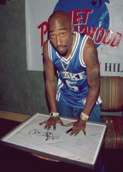 cocainexnasir:  Tupac