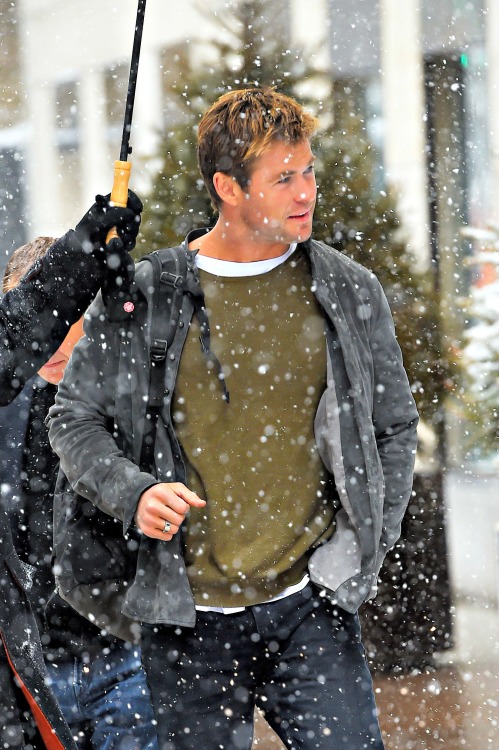 hookedonhemsworth:New York City - March 5, 2015