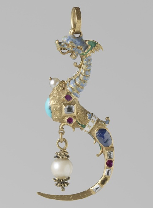 Pendant or toothpick made of gold, enamel, pearls and precious stones. Italy, c  1550-1600