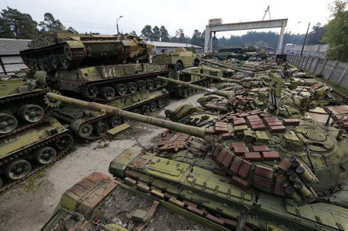 hell-diver:  dreamingofcossackia:  Tank Graveyard outside Kyiv, Ukraine. October 2015   