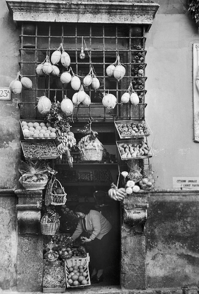 undr: Edouard Boubat. Fruit And Vegetables Store In Rome. 1960s