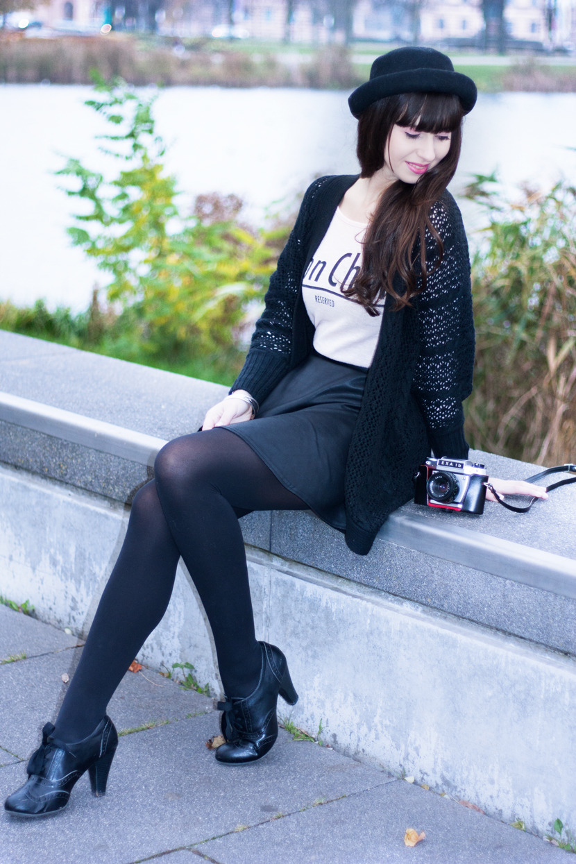 tightsobsession:  My eyes take photos.Via Belle Melange.