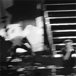 zayntastics: zayn getting a towel - (x)