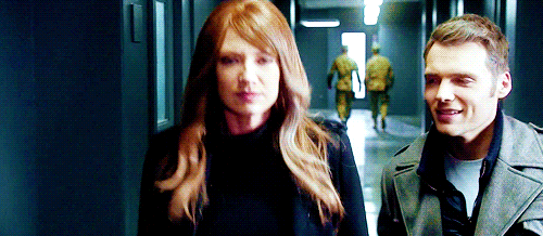 wobbledygook:  #the first person to bring attention to anna torv’s ass in the show