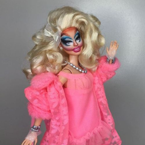 liliana-von-k: Barbies repainted by Mark Jonathan as RuPaul’s Drag Race queens: Sharon Needles