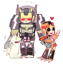 blackggggum:  As u know Helex is the one who keeps chewy every time, and this is really CUTE.In 32#, Helex is the one who was standing behind Kaon, with the same pose and smlie just as Kaon, and he blowed the eyes of his victims (Ratchet, Drift and Hound,