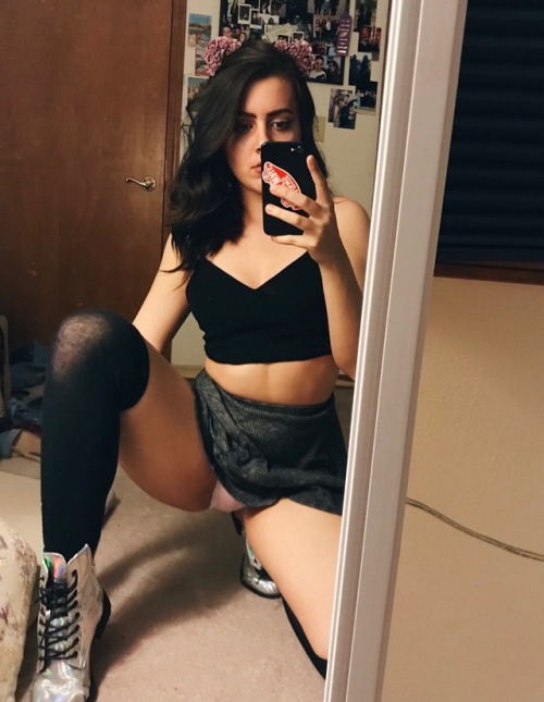disasterslut:  pretty lil kitty