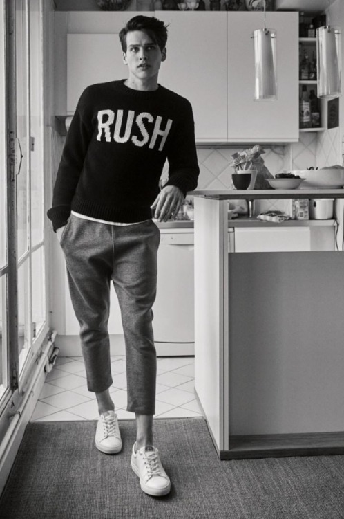 estilofashionable:
“Appearing in a black and white photo, Simon van Meervenne wears a ‘RUSH’ sweater with cropped trousers by Zadig & Voltaire.
”