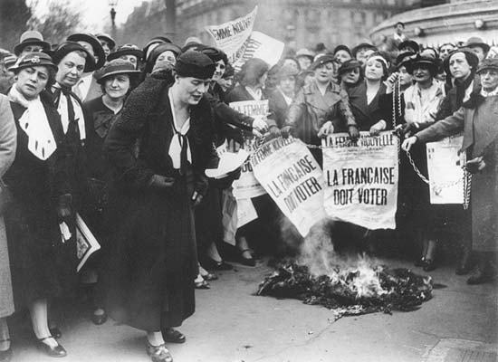 feminismohoy:  El feminismo de antes era el que valía la pena, ese que era pacifico,