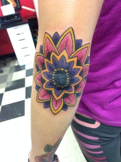 fuckyeahtattoos:  Lotus on elbow done by