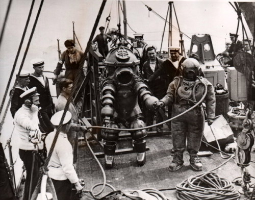 The JS Peres 1 Atmosphere diving suit, 1930’s.