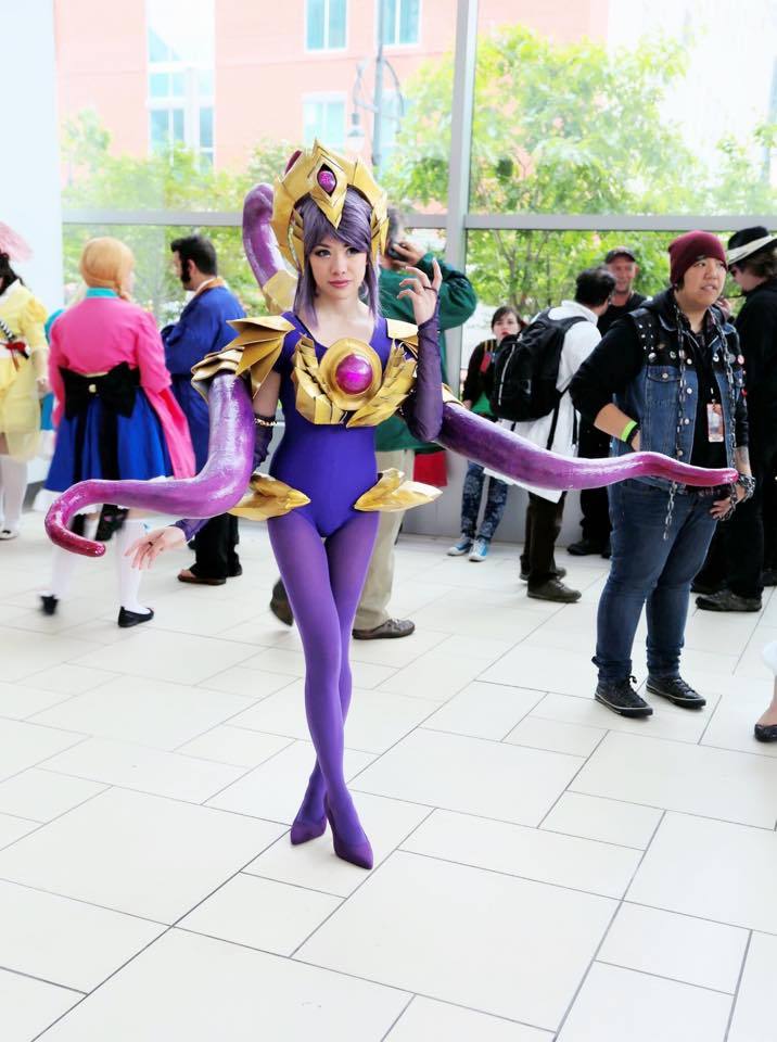 league-of-legends-sexy-girls:  Vel’koz Cosplay