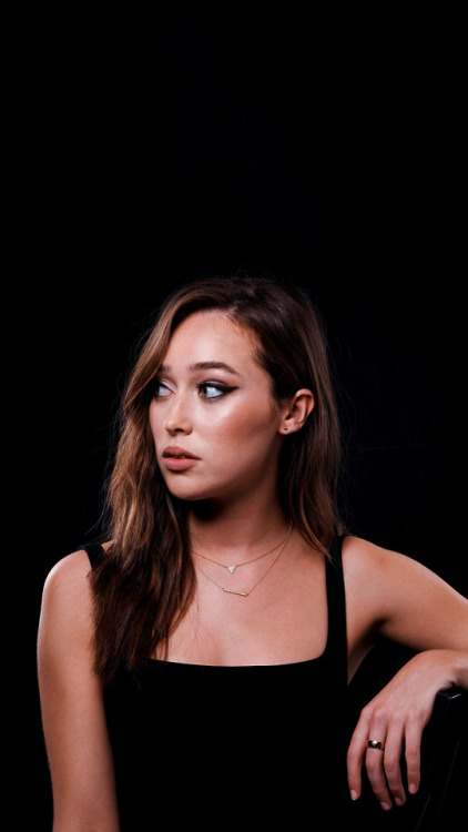 Alycia Debnam-Carey at SDCC 2018 lockscreens pt. 2like/reblog if you use/save