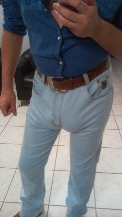 weluciobryan:my bulge jeans