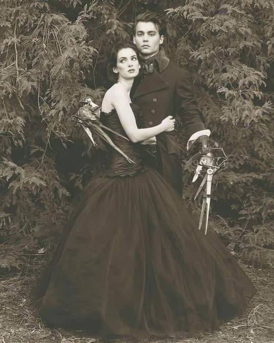 passareltemps:Winona Ryder and  Johnny Depp (1990), Herb Ritts.