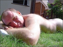 carson-bear:hairy bear yum check out my archive