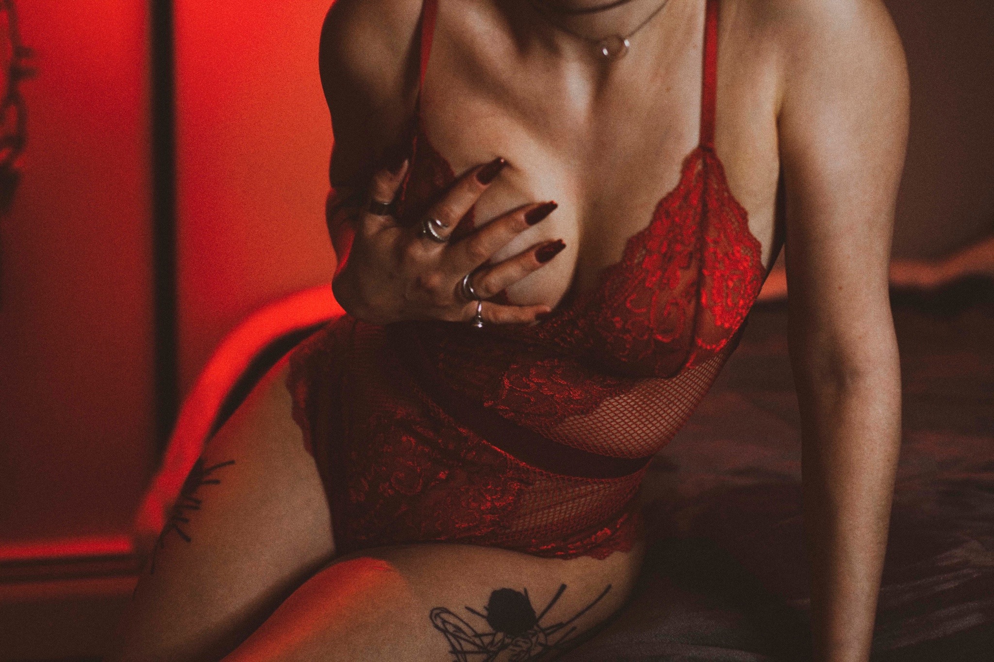 jeunefillevulgaire:“My kink is seeing women flourish after going through hell.”[more content here]