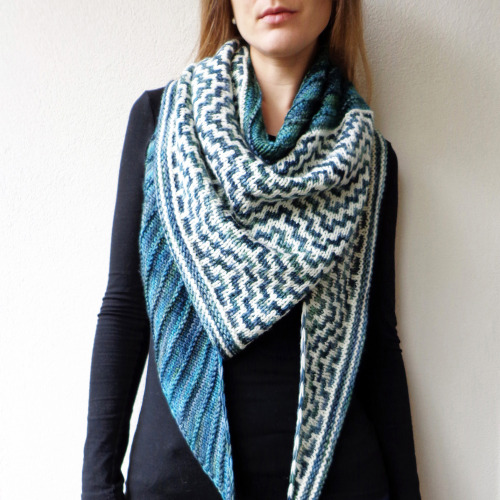 enfiber:Today’s featured designer is Lisa Hannes, Ravelry username maliha.  She doesn’t have a whole