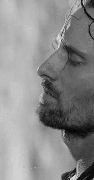 gloria2711:  Voglia…di sentire le Tue labbra…toccare la Tua pelle…dare al mio