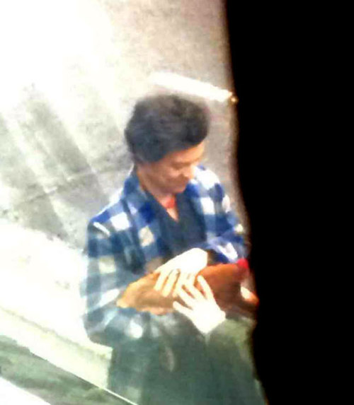 harrystylesarchive:Harry filming in Hertfordshire (source)