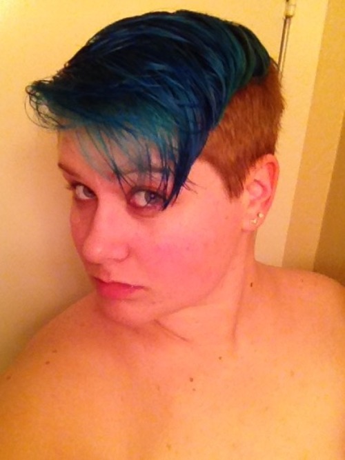 chlorogirl:  Some preliminary photos of my new blue ‘do!
