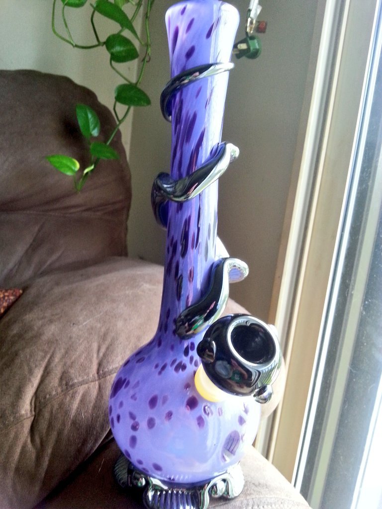 indica-illusions:  indica-illusions:  new bongs here and my god shes magnificent