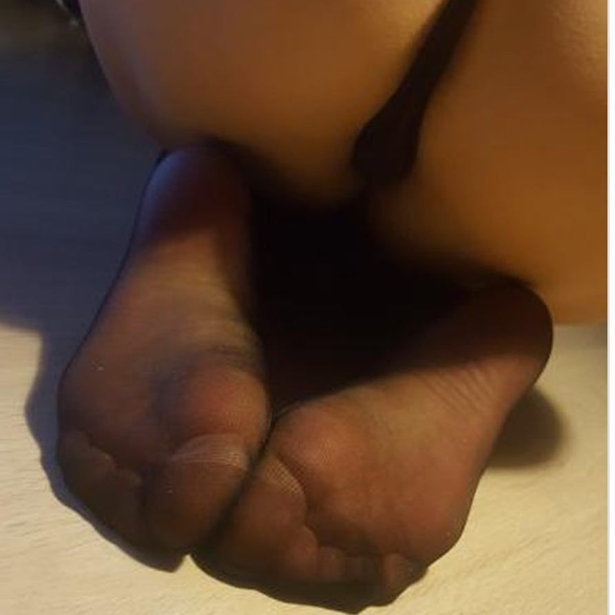 jfc223:  @provwife698 #pies #pied #pieds #piedini #pés #pezinhos #barefoot #feet