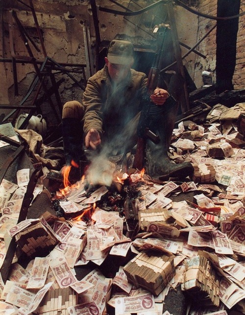 ruskiizek:Russian soldier in Chechnya burns Soviet rubles for warmth (1995)