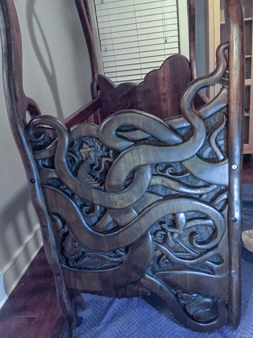 thebibliosphere: yaminoendo: deliciouspirategod: apolonisaphrodisia: Hand-Carved Tentacle Crib by Ar