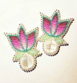 fyeahindigenousfashion:  earrings, Beaded