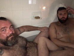 cd-bearcub8669:  Bath time bears. 🐻🐻