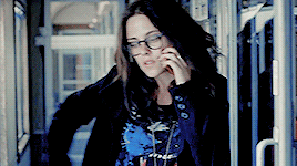 flawlesstew: Kristen Stewart in glasses (Appreciation Post).